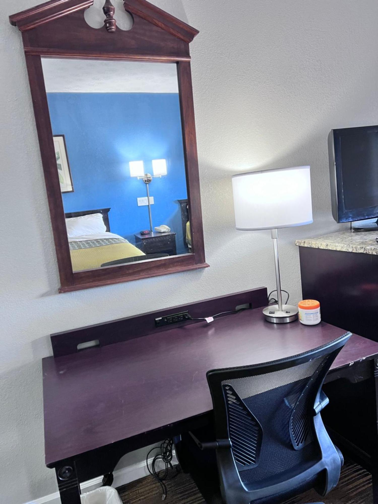 Budgetel Inn & Suites 딜라드 외부 사진