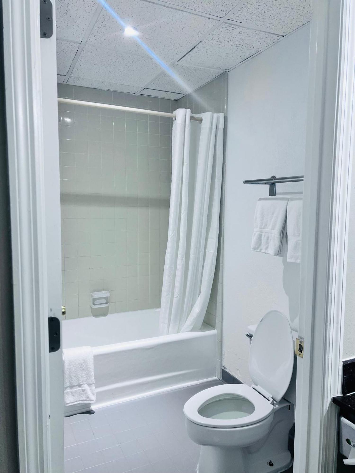 Budgetel Inn & Suites 딜라드 외부 사진