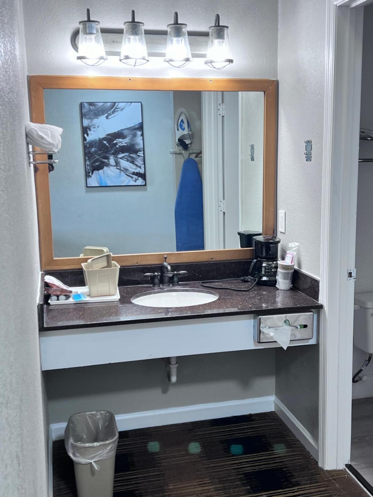 Budgetel Inn & Suites 딜라드 외부 사진
