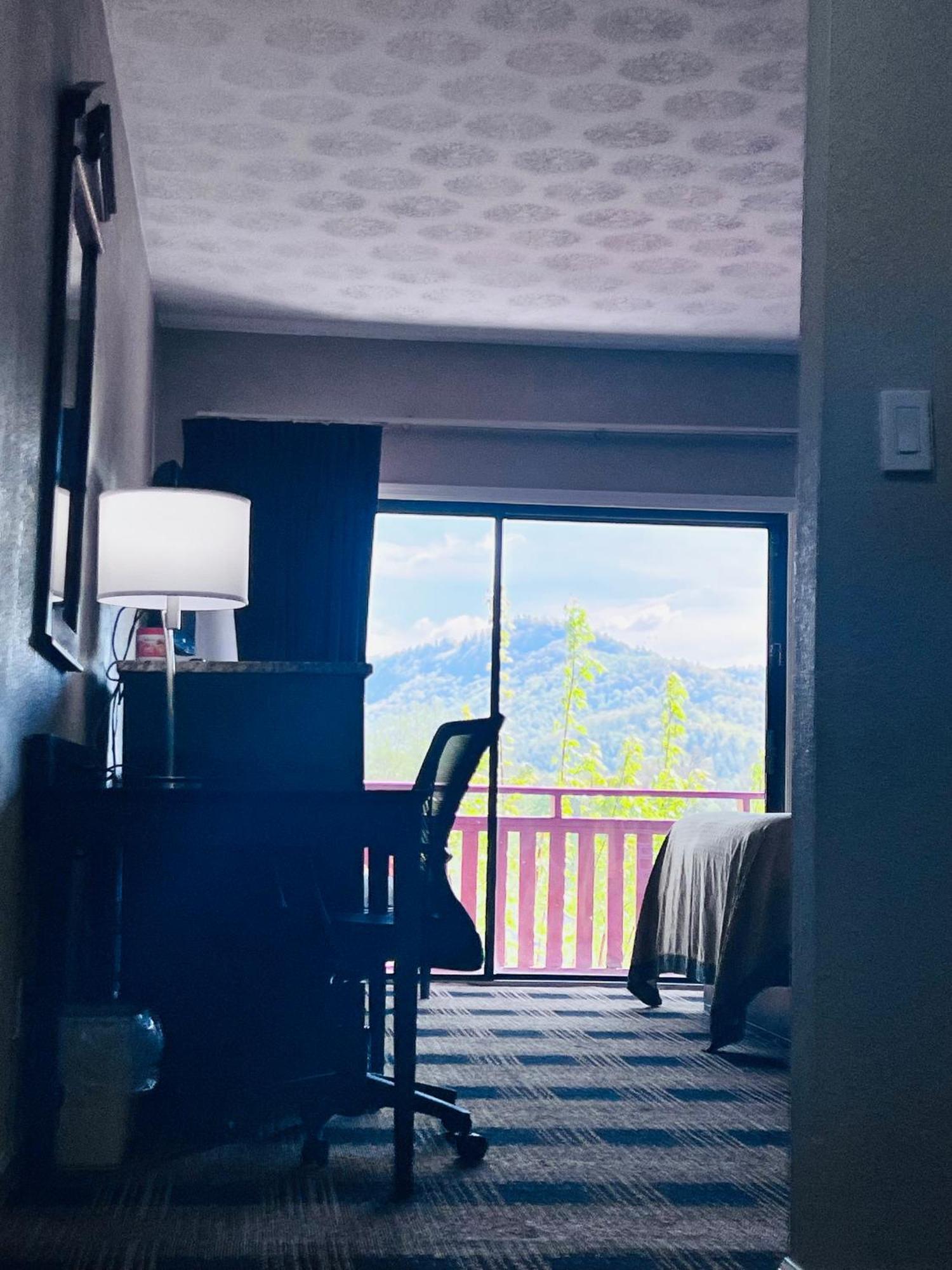 Budgetel Inn & Suites 딜라드 외부 사진
