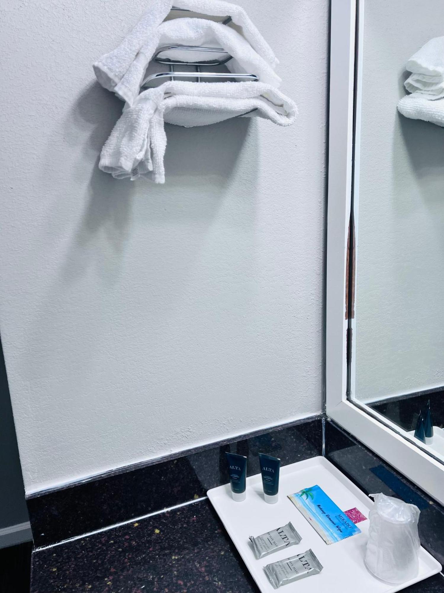 Budgetel Inn & Suites 딜라드 외부 사진