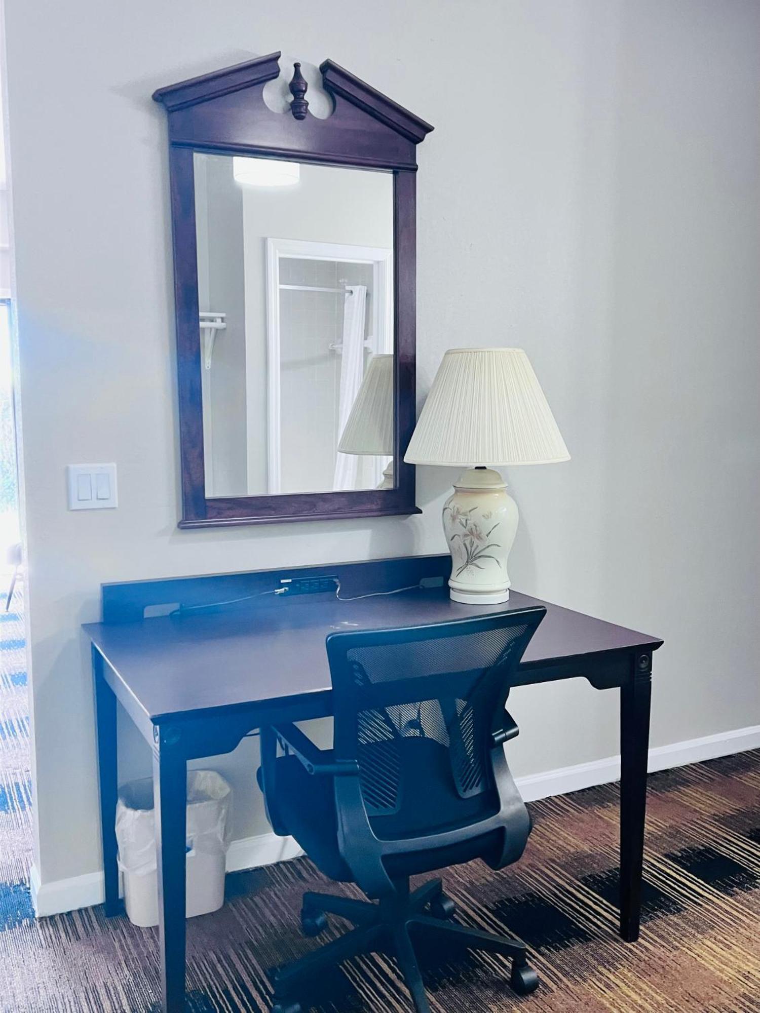 Budgetel Inn & Suites 딜라드 외부 사진