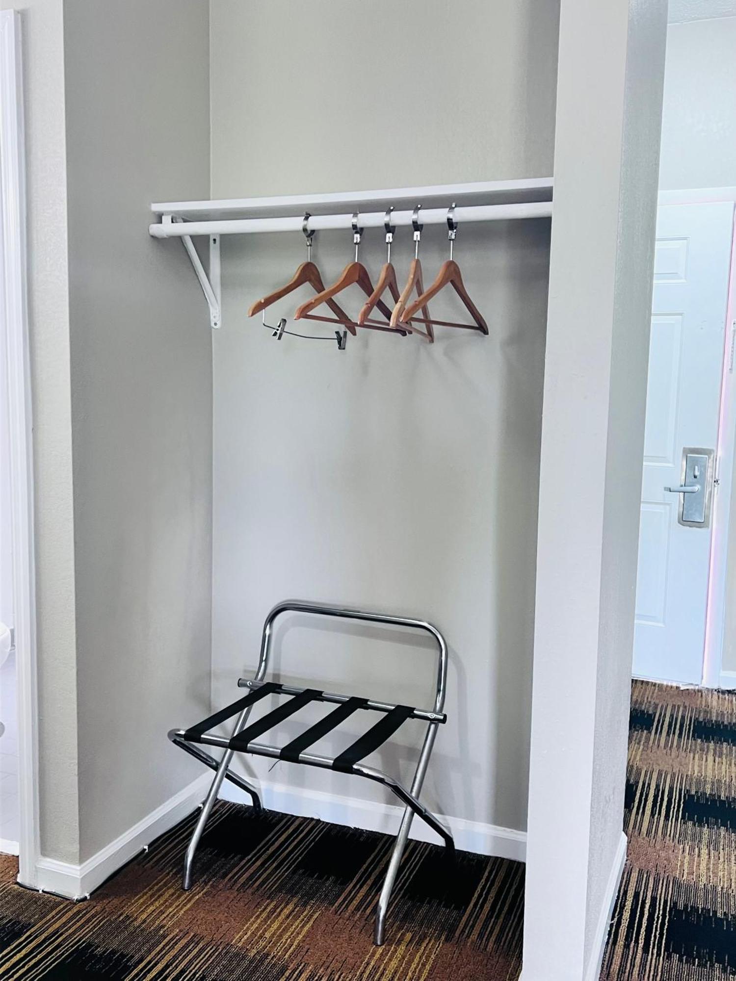Budgetel Inn & Suites 딜라드 외부 사진